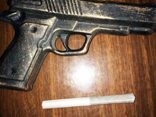 Житель Ставрополья хранил наркотики в сувенирном пистолете