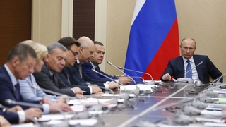 Путин поручил правительству проверить реальную ситуацию с налоговой нагрузкой в регионах